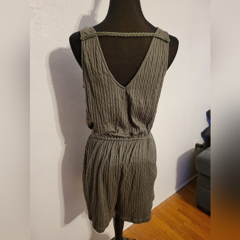 Green Universal Thread Romper - Picture 9 of 11